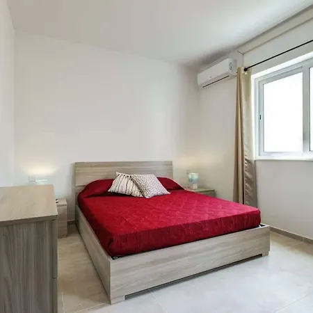 Central One Bedroom * Pietà