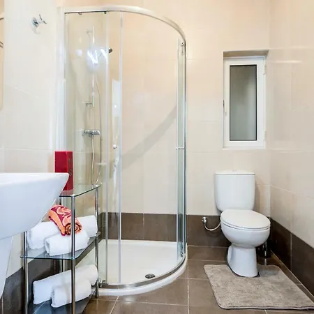 Central One Bedroom *