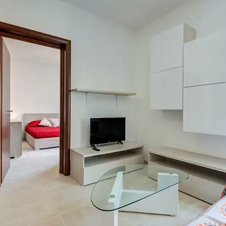 Central One Bedroom * Pietà